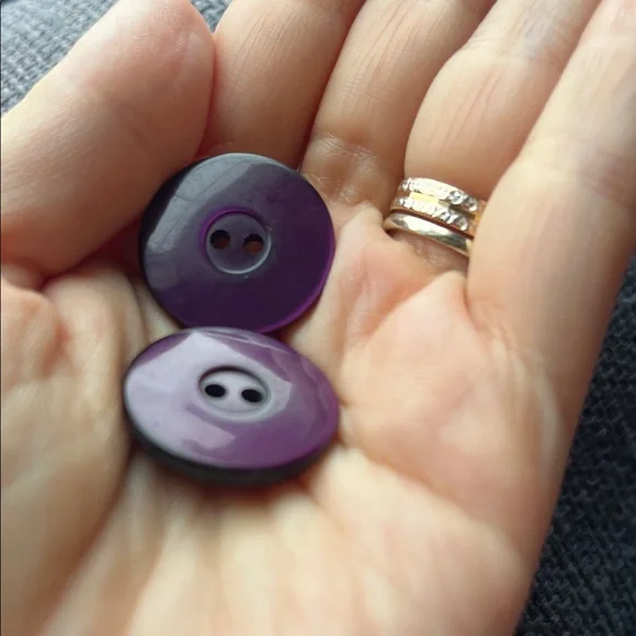 Vintage Buttons - Picture 3 of 5